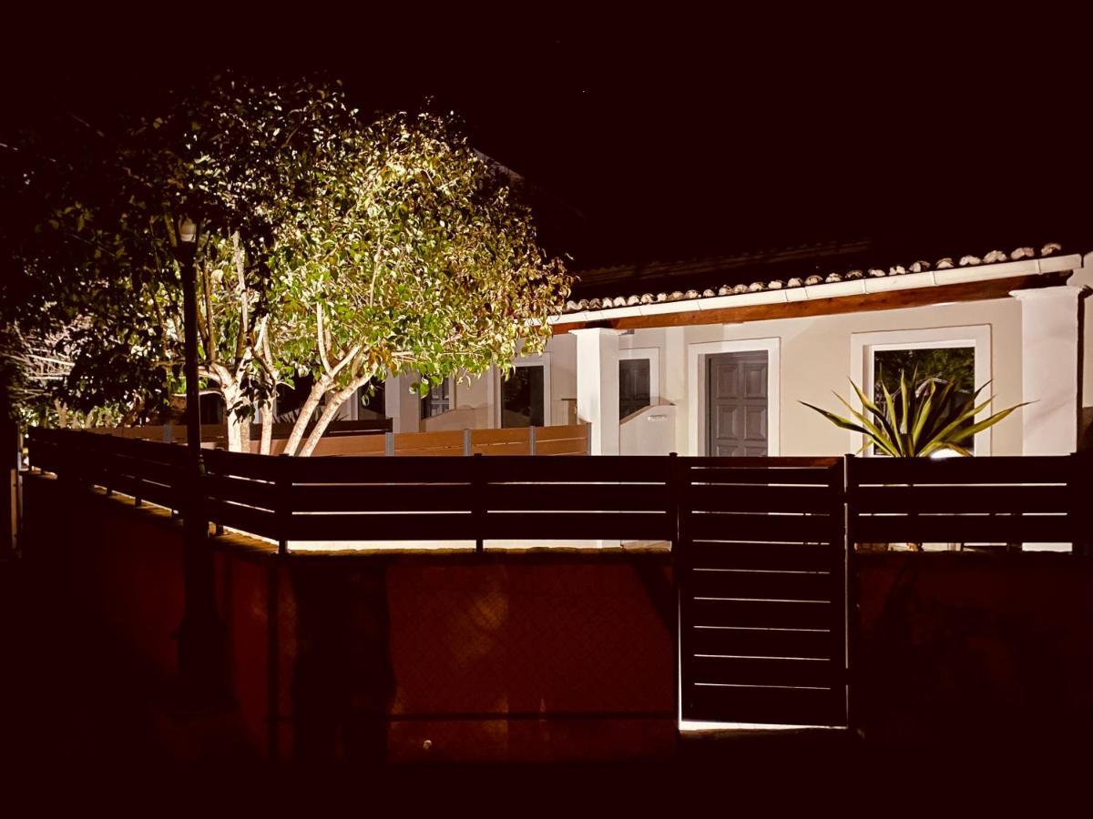 Louvros Luxury Suites Dassia  Exterior foto